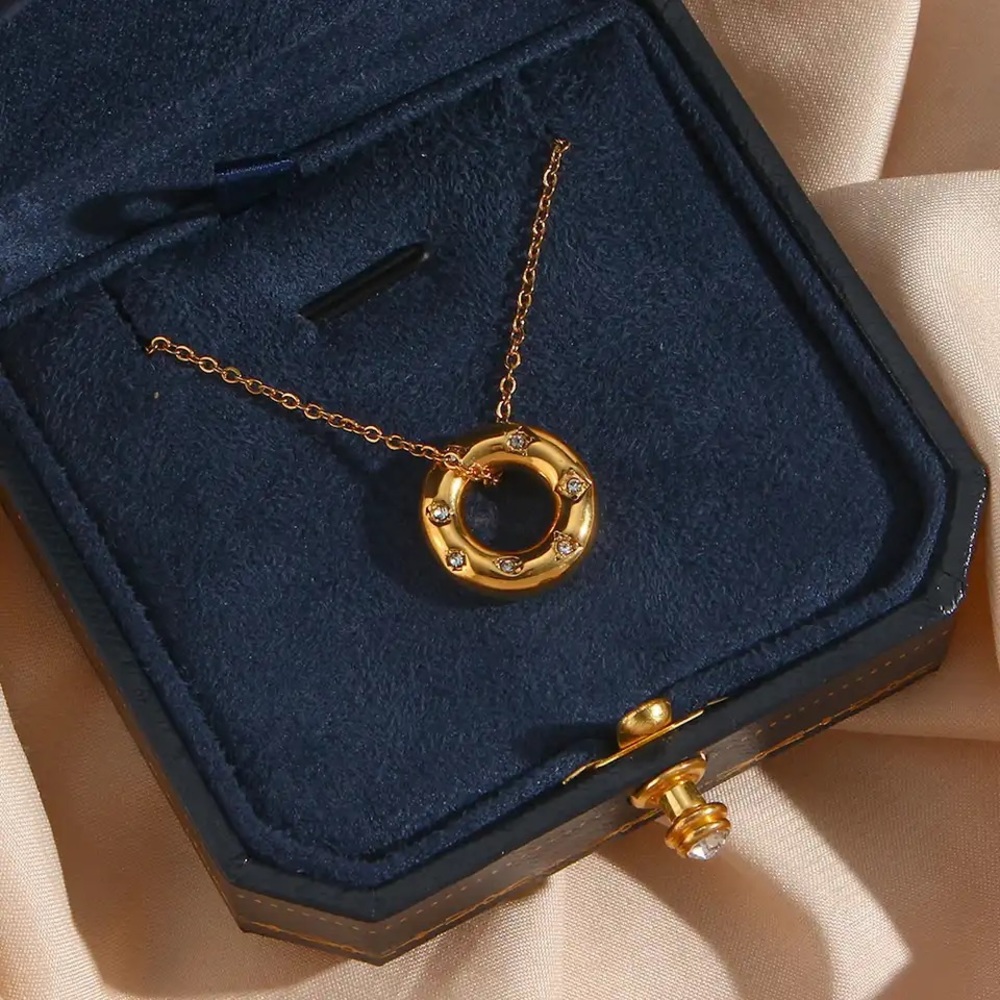 ◾️18k Gold Plated Crystal Paved Round Chunky Pendant Necklace